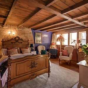 a-rare-treat-beautiful-ancient-cottage.yorkshirehotels.net/